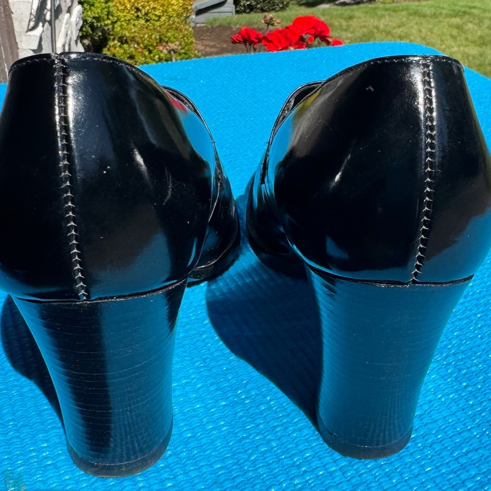 Classic Black Women's Heels - Picture 3 of 7